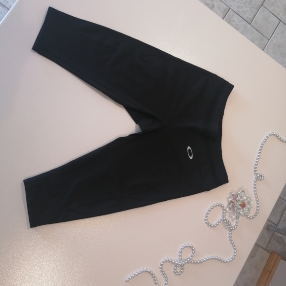 OAKLEY Training Cropped Leggings  NWOT - Picture 2 of 5